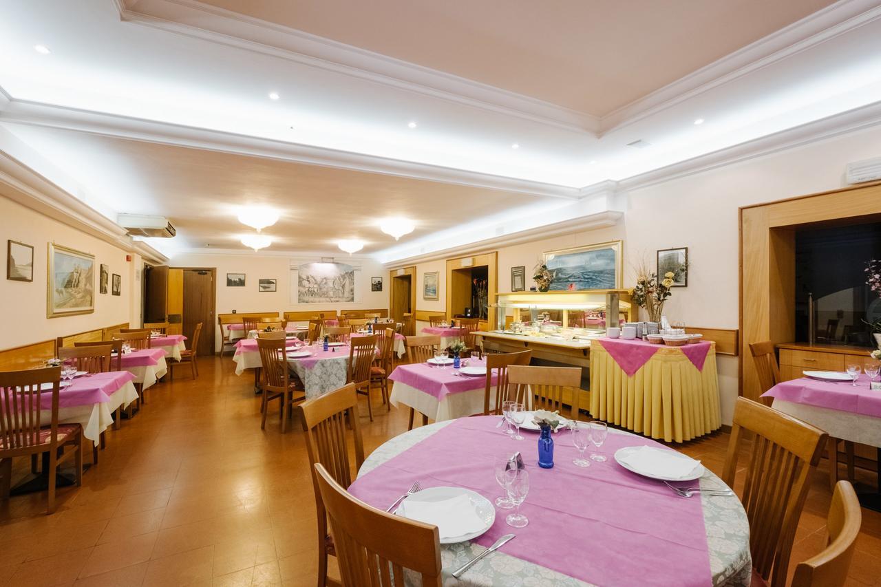 Hotel Cala Di Forno Фонтебланда Екстериор снимка